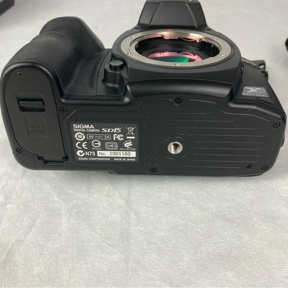 Sigma SD15 14.0MP Digital SLR Camera Body Only w/ Battery, Charger, SD Card, Box